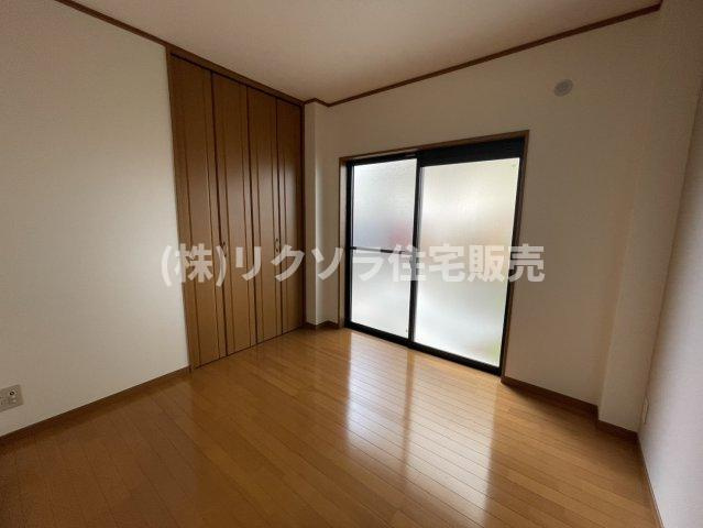 佐太中町7丁目　中古一戸建ての寝室|洋室8.0帖
■物件内覧・資金計画相談・住宅ローン相談、リフォーム相談、お問合せ受付中■
※当日・翌日のご内覧、ご相談はお電話でのお問合せがスムーズです！