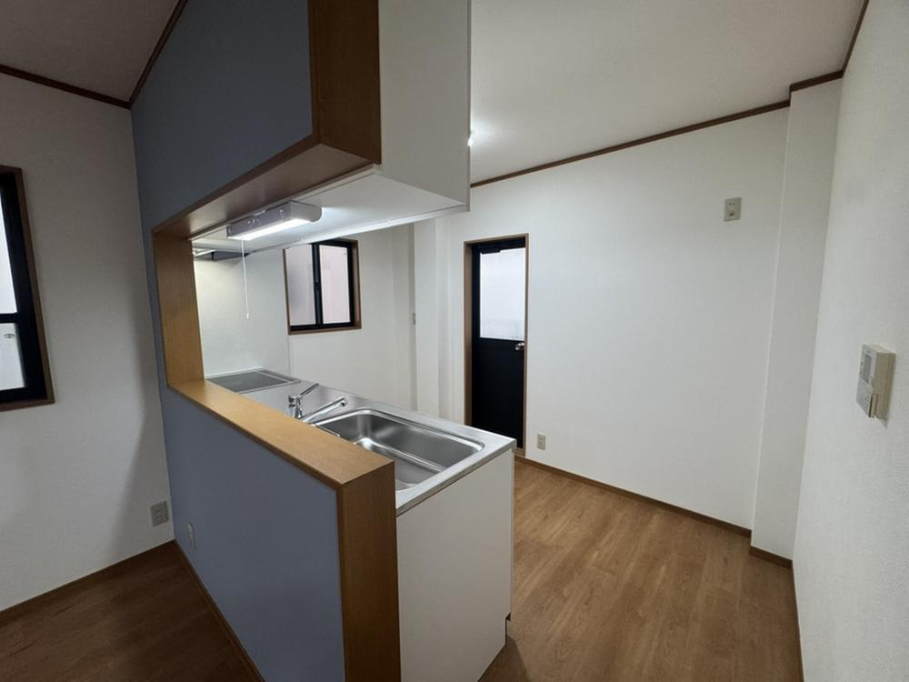 佐太中町7丁目　中古一戸建てのキッチン|LDK16.0帖
■物件内覧・資金計画相談・住宅ローン相談、リフォーム相談、お問合せ受付中■
※当日・翌日のご内覧、ご相談はお電話でのお問合せがスムーズです！