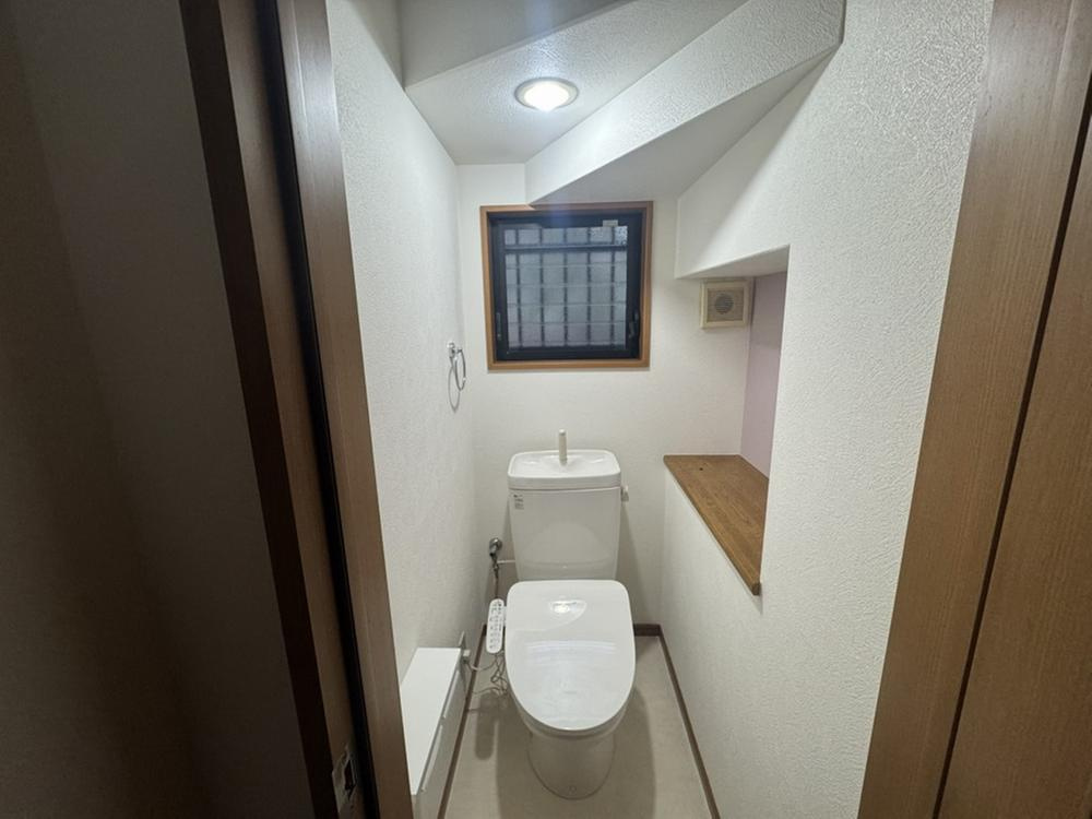 佐太中町7丁目　中古一戸建てのトイレ|温水洗浄便座
■物件内覧・資金計画相談・住宅ローン相談、リフォーム相談、お問合せ受付中■
※当日・翌日のご内覧、ご相談はお電話でのお問合せがスムーズです！