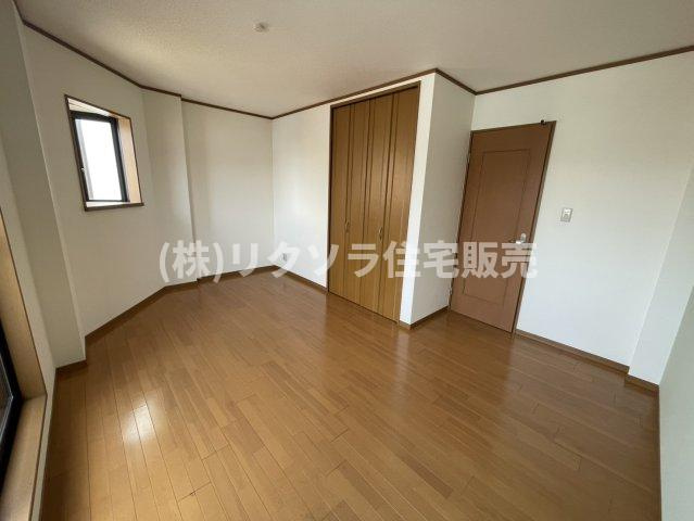 佐太中町7丁目　中古一戸建ての寝室|洋室8.0帖
■物件内覧・資金計画相談・住宅ローン相談、リフォーム相談、お問合せ受付中■
※当日・翌日のご内覧、ご相談はお電話でのお問合せがスムーズです！
