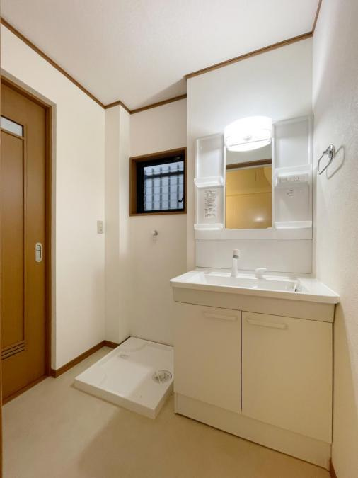 佐太中町7丁目　中古一戸建ての脱衣所|洗濯機置き場
■物件内覧・資金計画相談・住宅ローン相談、リフォーム相談、お問合せ受付中■
※当日・翌日のご内覧、ご相談はお電話でのお問合せがスムーズです！