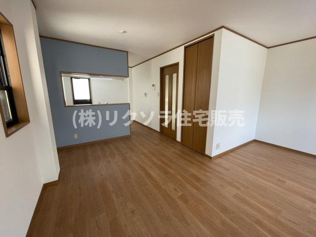 佐太中町7丁目　中古一戸建ての居間・リビング|LDK16.0帖
■物件内覧・資金計画相談・住宅ローン相談、リフォーム相談、お問合せ受付中■
※当日・翌日のご内覧、ご相談はお電話でのお問合せがスムーズです！