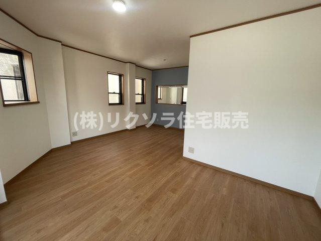 佐太中町7丁目　中古一戸建ての居間・リビング|LDK16.0帖
■物件内覧・資金計画相談・住宅ローン相談、リフォーム相談、お問合せ受付中■
※当日・翌日のご内覧、ご相談はお電話でのお問合せがスムーズです！