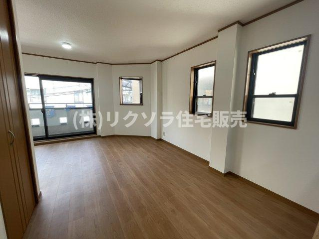 佐太中町7丁目　中古一戸建ての居間・リビング|LDK16.0帖
■物件内覧・資金計画相談・住宅ローン相談、リフォーム相談、お問合せ受付中■
※当日・翌日のご内覧、ご相談はお電話でのお問合せがスムーズです！