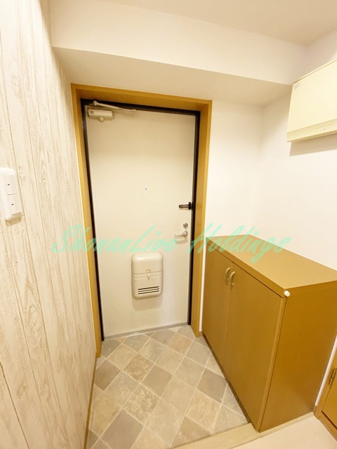 アルバグランデの玄関|同施工物件