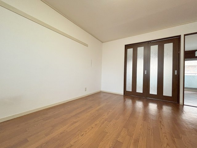 サンロイヤルハイツの居間・リビング