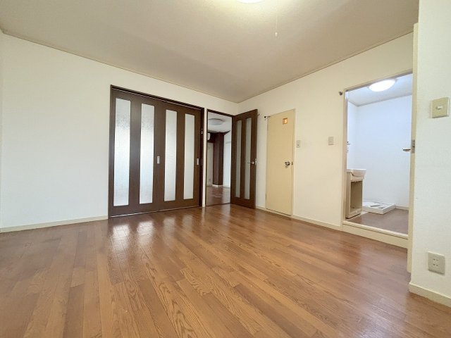 サンロイヤルハイツの居間・リビング