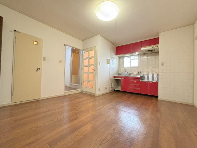 サンロイヤルハイツの居間・リビング