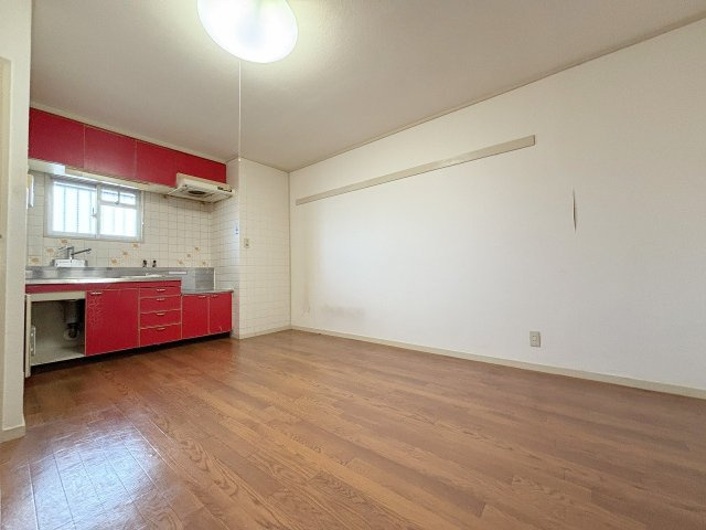 サンロイヤルハイツの居間・リビング