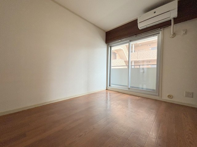 サンロイヤルハイツの洋室