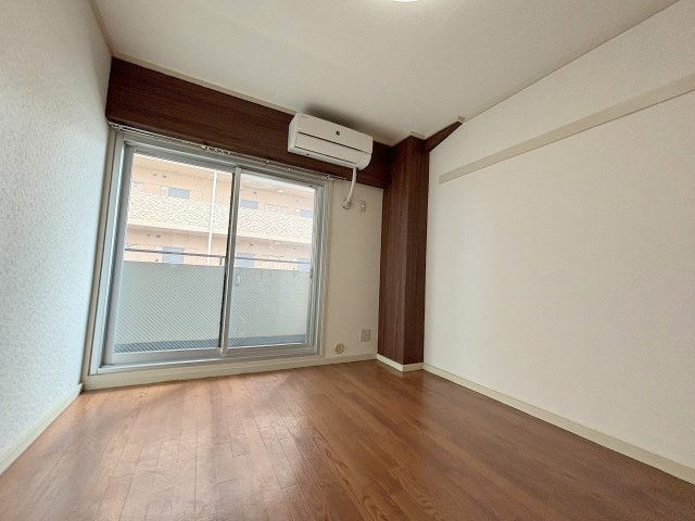 サンロイヤルハイツの洋室