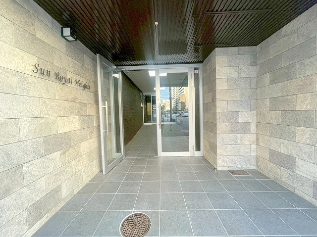 サンロイヤルハイツのエントランス