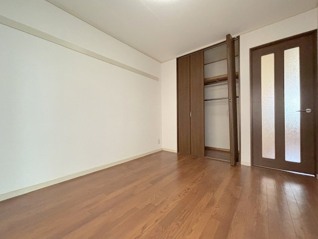 サンロイヤルハイツの洋室