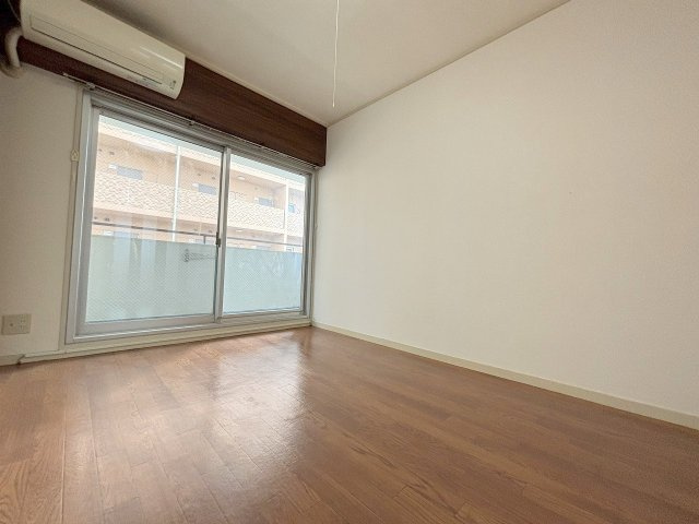 サンロイヤルハイツの洋室