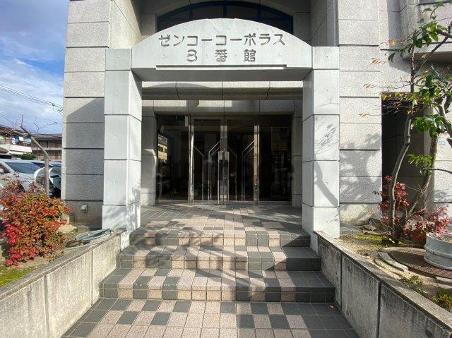 ゼンコウコーポラス8番館のエントランス