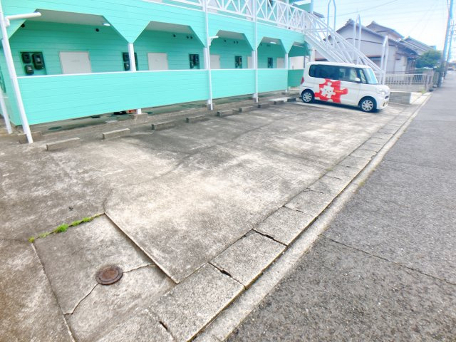 アーバン花園の駐車場