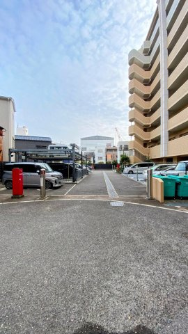 プレサンス神戸和田岬ステーションフロントの駐車場