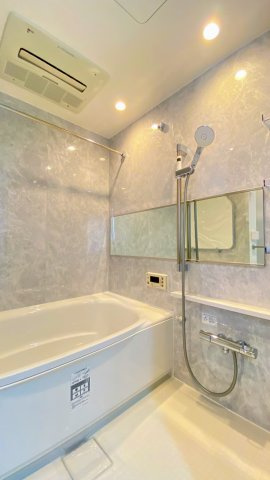 プレサンス神戸和田岬ステーションフロントの浴室