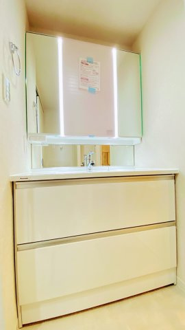 プレサンス神戸和田岬ステーションフロントの独立洗面台