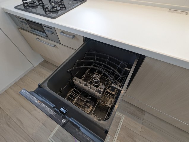 水戸市小吹町2期のキッチン|三口コンロでお料理もスムーズ！うれしい食洗器付きで時短に繋がり～家事もラク～！！