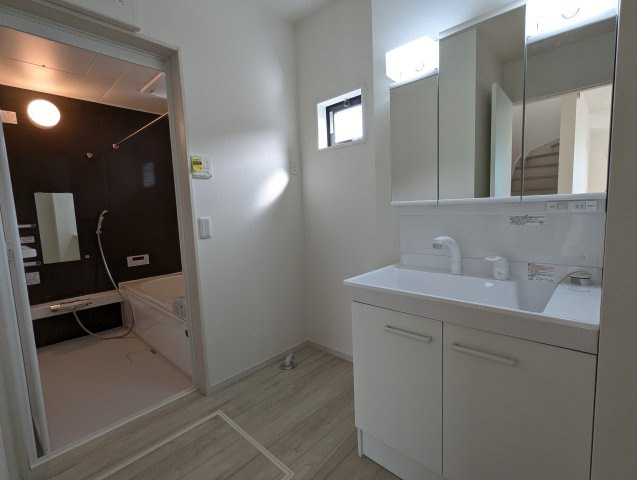 水戸市小吹町2期の独立洗面台|洗面台朝の身支度には欠かせない独立洗面化粧台