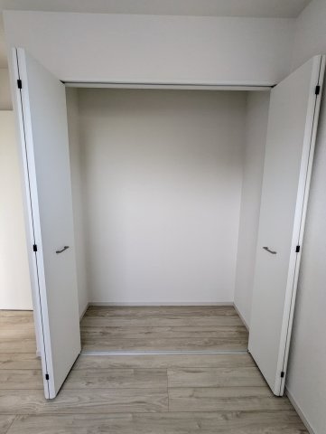 水戸市小吹町2期の収納|クローゼットには、季節ものの家電や掃除機などがすっきり収納できます