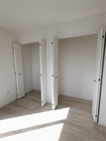 水戸市小吹町2期の収納|クローゼット内にキャストなどを置いていただき、スペースの有効活用を！