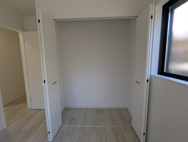 水戸市小吹町2期の収納|クローゼット内にキャストなどを置いていただき、スペースの有効活用を！