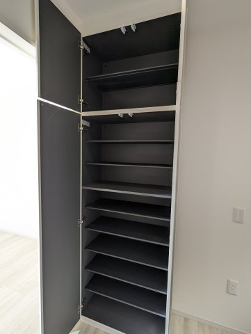 水戸市小吹町2期の収納|シューズボックスは家族全員の靴が収納でき、いつでも玄関はすっきり！