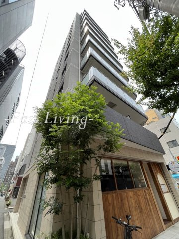 新神保町ビルのエントランス