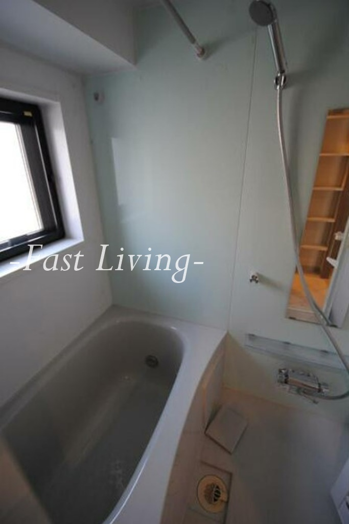 新神保町ビルの浴室