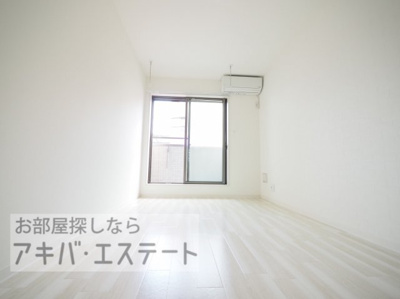 【寝室】 | メドヴェージ谷塚 | 同一仕様写真