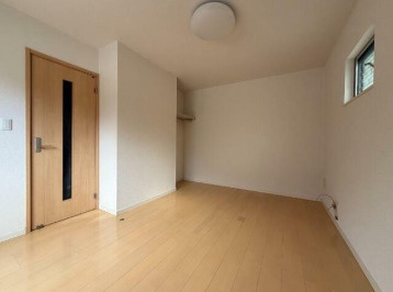 ラッフルズ・プレイスの寝室|広々とした洋室♪