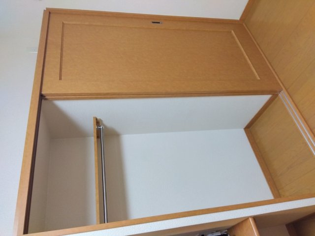 レオパレス北緯４３度の内装|ハンガーポール付き