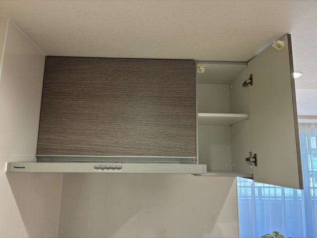 ライオンズたまプラーザ美しの森のキッチン|レンジフード＋収納