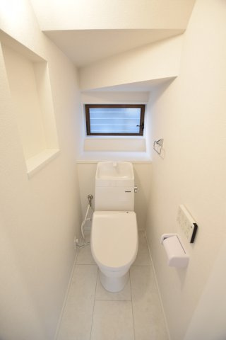 北区松浜6丁目　中古戸建のトイレ