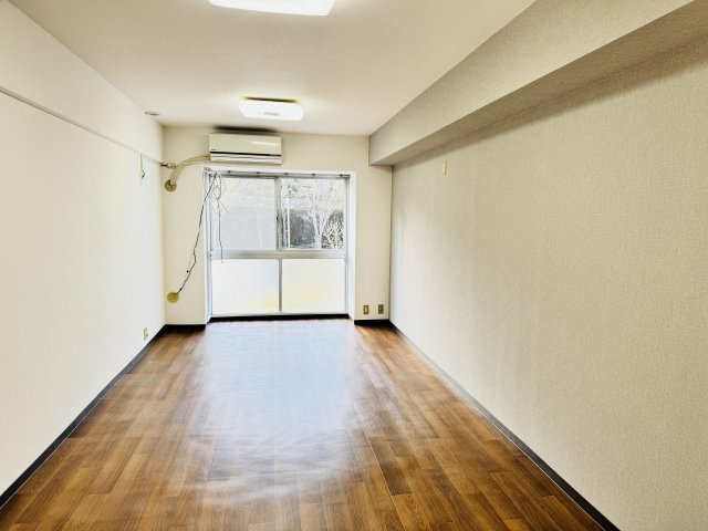 グリーンヒル寺田　１２５号棟の居間・リビング|～13.5帖の明るいリビングダイニングで、家族団欒の時間をお過ごしいただけます～