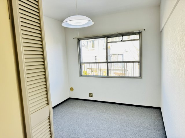 グリーンヒル寺田　１２５号棟の洋室|～1階5.4帖の洋室です～