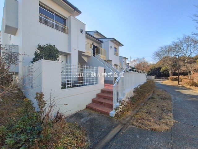 グリーンヒル寺田　１２５号棟のエントランス|～緑豊かで落ち着きのある住環境～