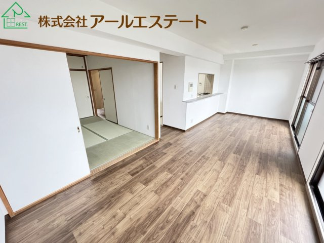 サクラメント東加古川　　山陽電鉄「別府駅」徒歩9分の居間・リビング