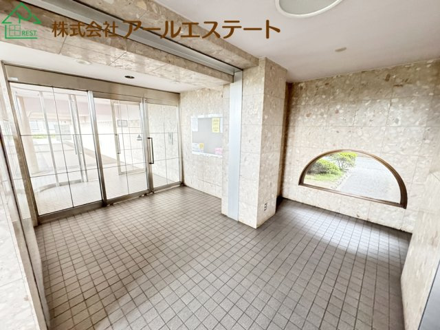サクラメント東加古川　　山陽電鉄「別府駅」徒歩9分のエントランス