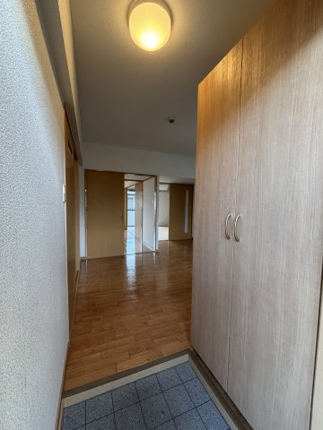 長束メゾン小谷の玄関