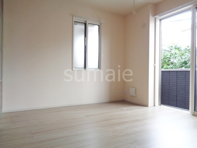 メゾングランシャリオの寝室|日当たり良好のお部屋です♪