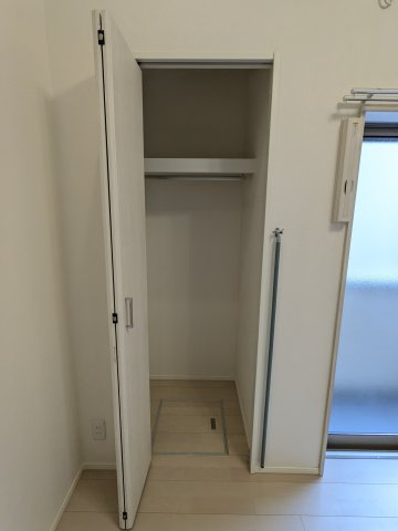 ハーモニーテラス木之免町Ⅱの収納|103号室クローゼット