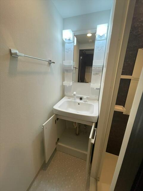 ＧＥＮＯＶＩＡ練馬高野台ｓｋｙｒｕｎの洗面所|身支度に便利な独立洗面台付き 