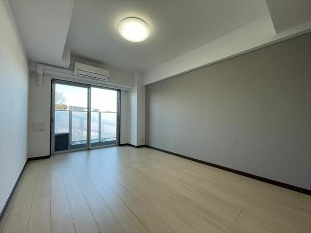 ＧＥＮＯＶＩＡ練馬高野台ｓｋｙｒｕｎの洋室|明るいフローリングで清潔感ある室内 