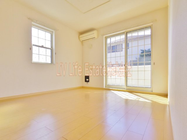 東村山市廻田町１丁目のアパートの寝室