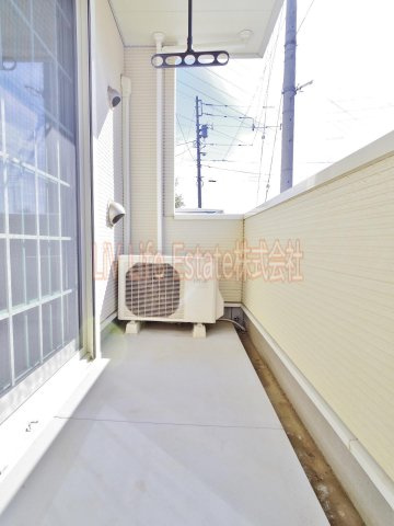 東村山市廻田町１丁目のアパートのバルコニー