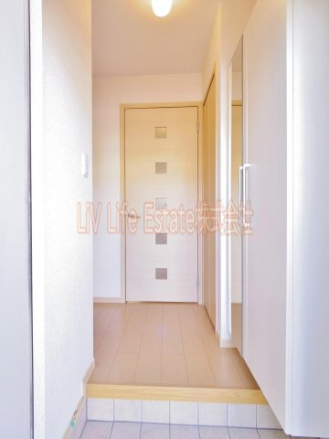 東村山市廻田町１丁目のアパートの玄関