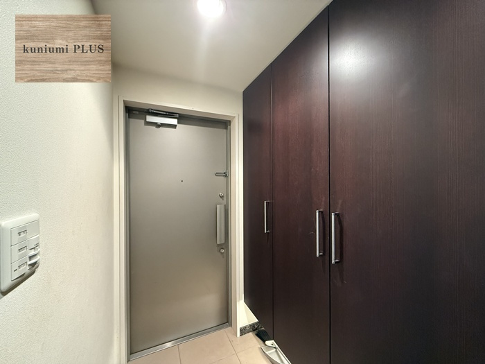 セントプレイス大阪ウィスタリアコートの玄関